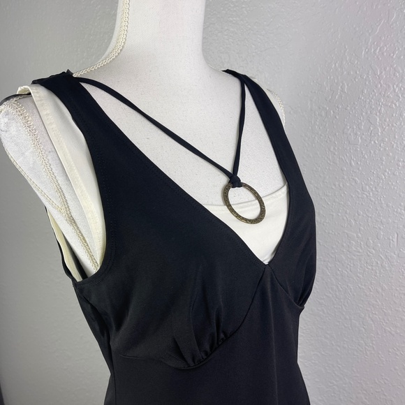 Black & white top with necklace attached - Picture 7 of 9